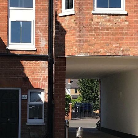 Berkshire Serviced Apartment Helena 12 レディング エクステリア 写真