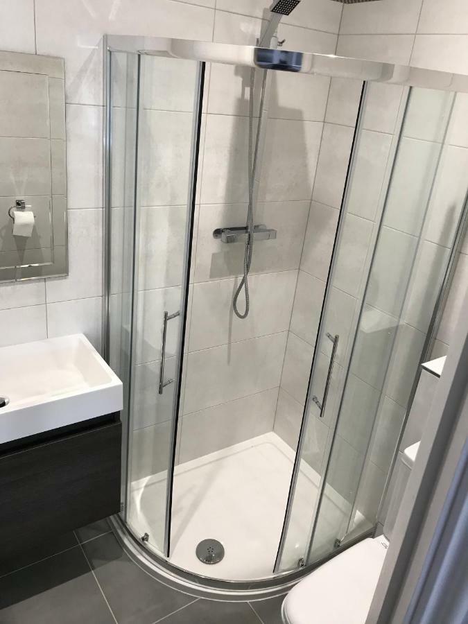 Berkshire Serviced Apartment Helena 12 レディング エクステリア 写真