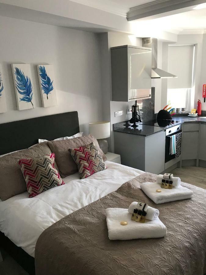 Berkshire Serviced Apartment Helena 12 レディング エクステリア 写真