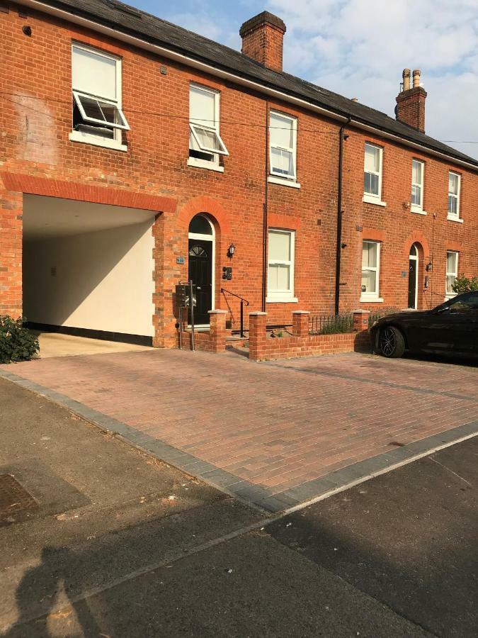 Berkshire Serviced Apartment Helena 12 レディング エクステリア 写真